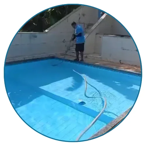 limpando a piscina