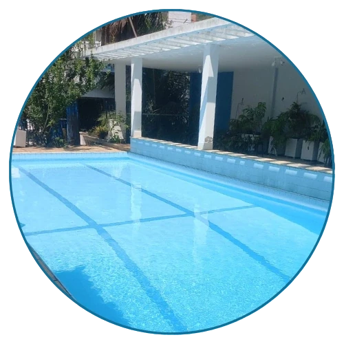 Imagem de uma piscina limpa