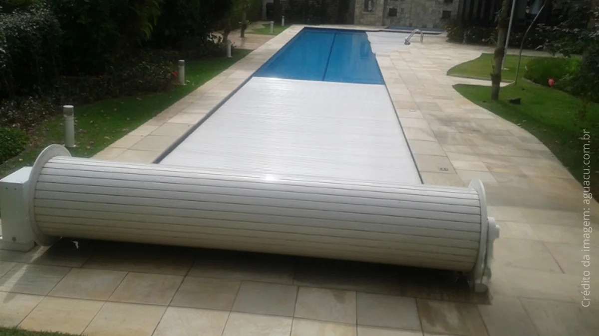 Cobertura retrátil para piscina vale a pena