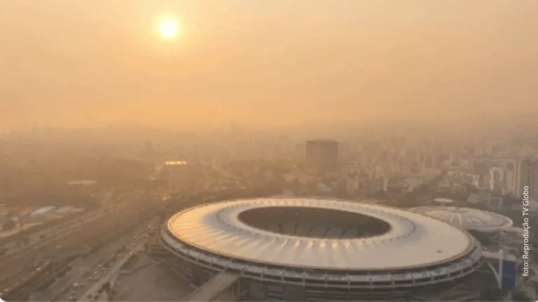 Rio de Janeiro coberto de fumaça proveniente das queimadas no Brasil